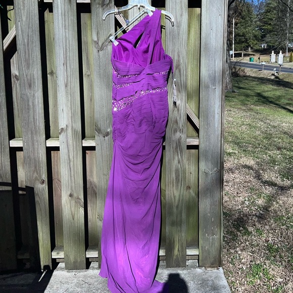 Judy Bridal one shoulder purple gown - Picture 9 of 14